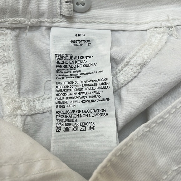Levi’s (Youth) White Midi Shorts - Picture 7 of 7